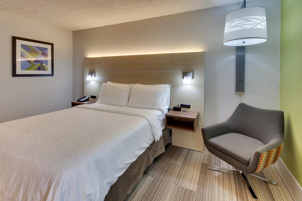 Holiday Inn Express Pittston - Single Bed Room-4