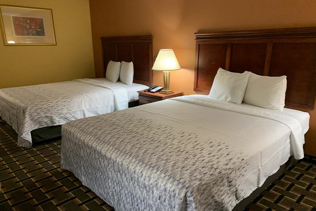HomeTown Inn & Suites - Double Beds Room-1