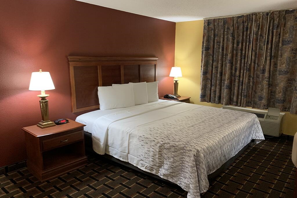 HomeTown Inn & Suites - Single Bed Room-1