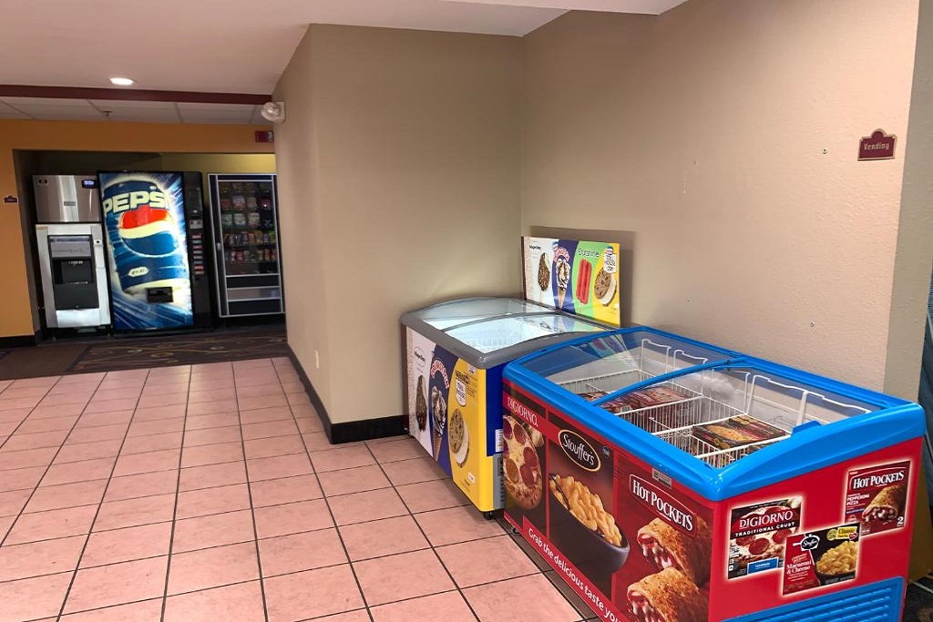 HomeTown Inn & Suites - Vending Area