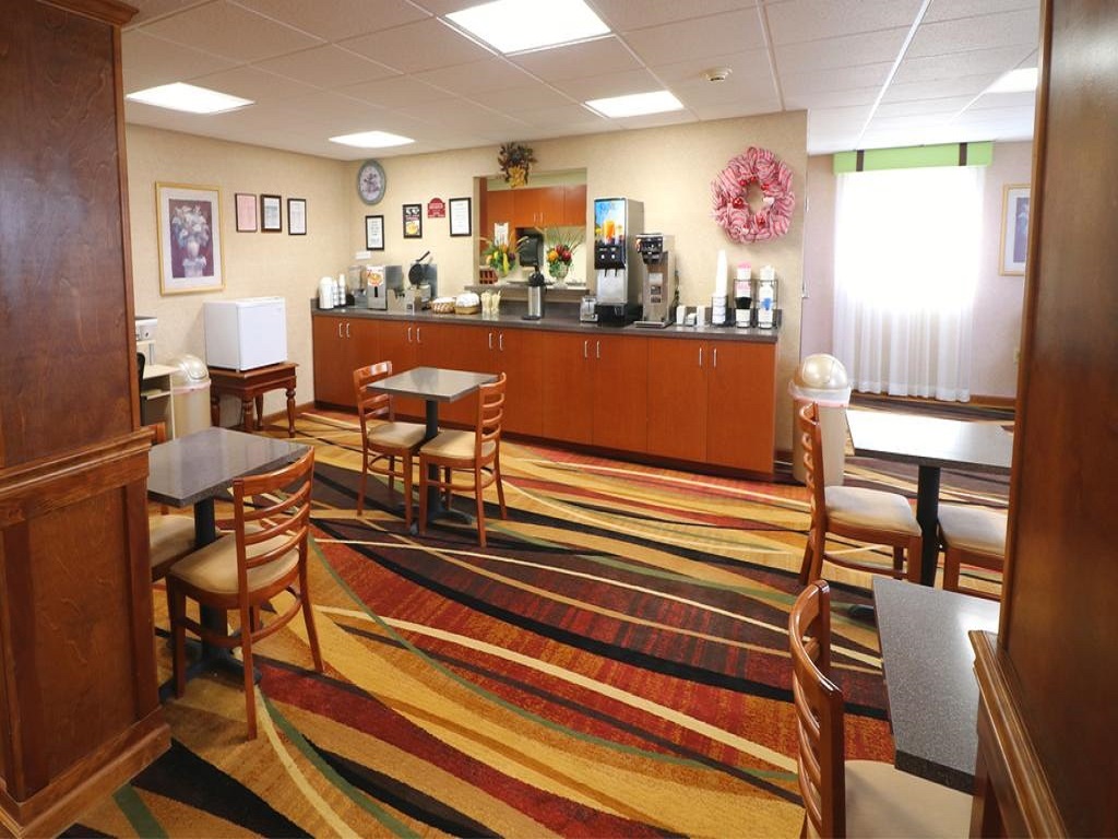 Jefferson-Inn-Dandridge-Breakfast-Area-4