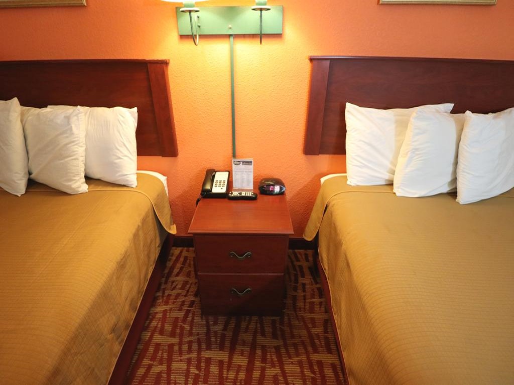Jefferson-Inn-Dandridge-Double-BedRoom-1