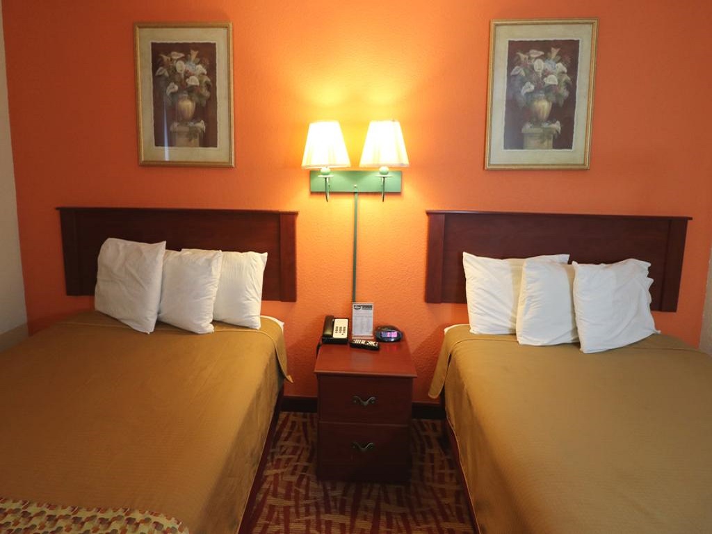 Jefferson-Inn-Dandridge-Double-BedRoom-2