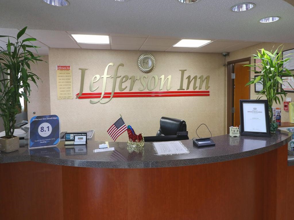 Jefferson-Inn-Dandridge-Lobby-Area