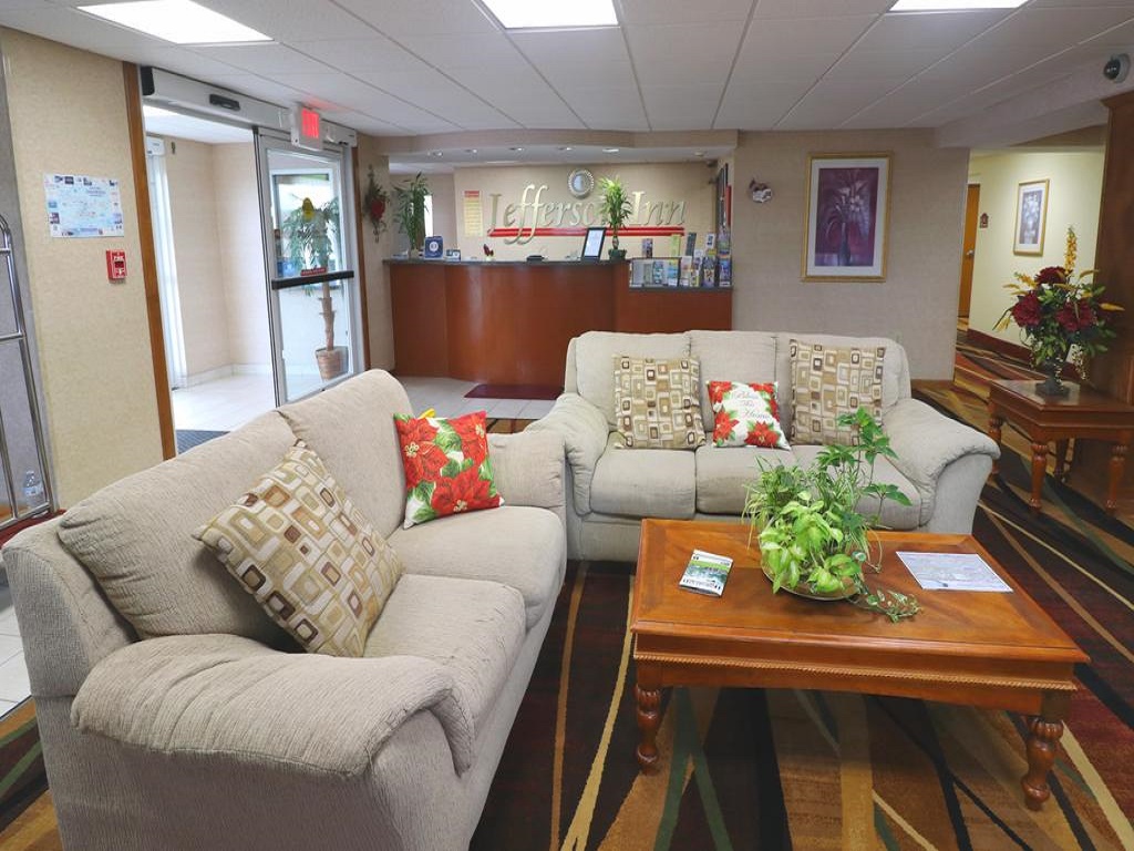 Jefferson-Inn-Dandridge-Lobby-Area-1