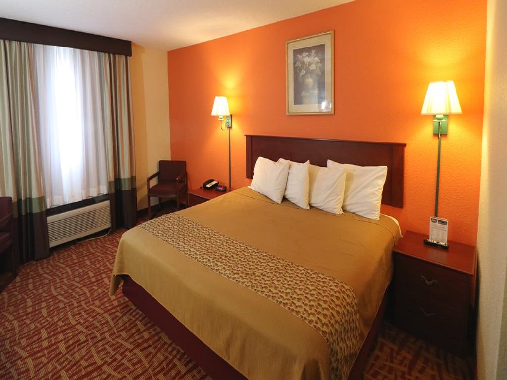 Jefferson-Inn-Dandridge-Single-BedRoom-1