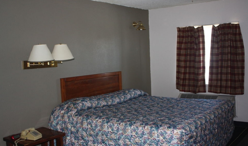 Lake Erie Lodge - Single Bed-2