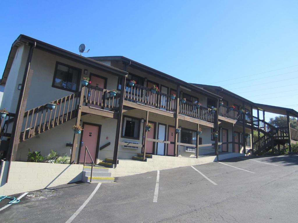 Monterey Fairgrounds Inn - Exterior-4