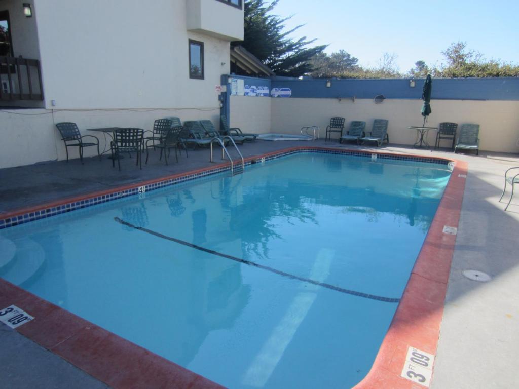 Monterey Fairgrounds Inn - Outdoor Pool-1