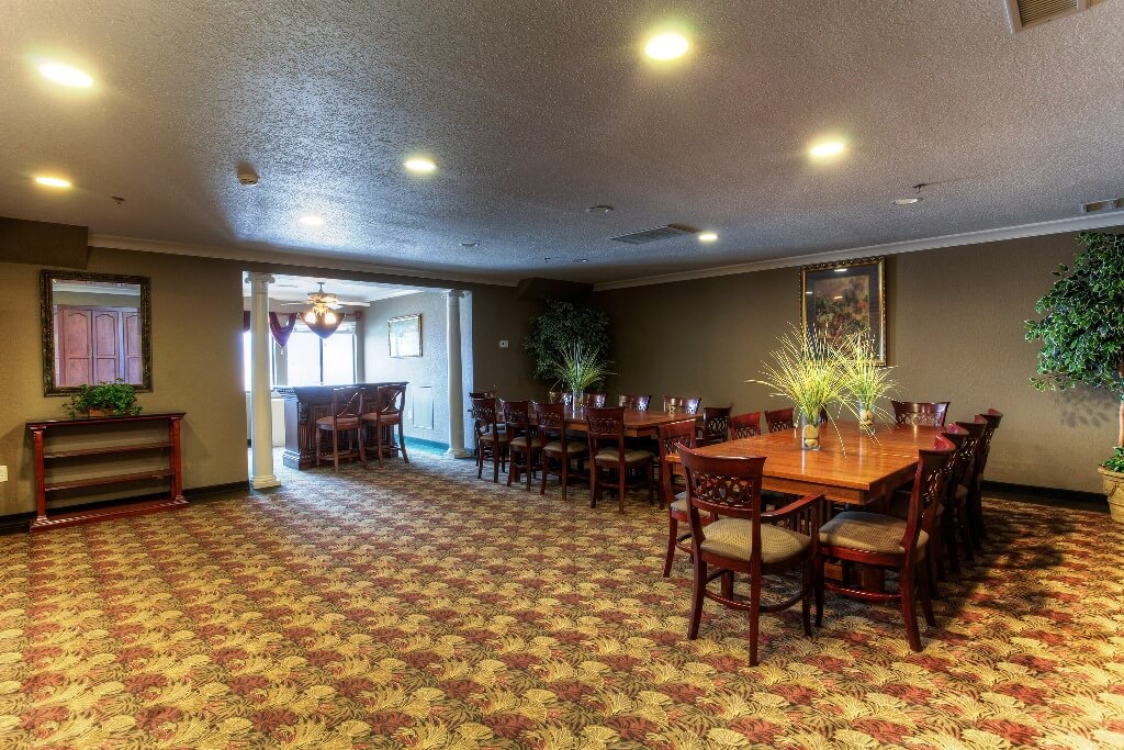 Mountain Vista Inn & Suites - Meeting Area-2
