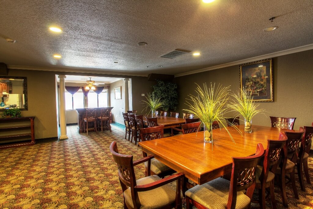 Mountain Vista Inn & Suites - Meeting Area-3