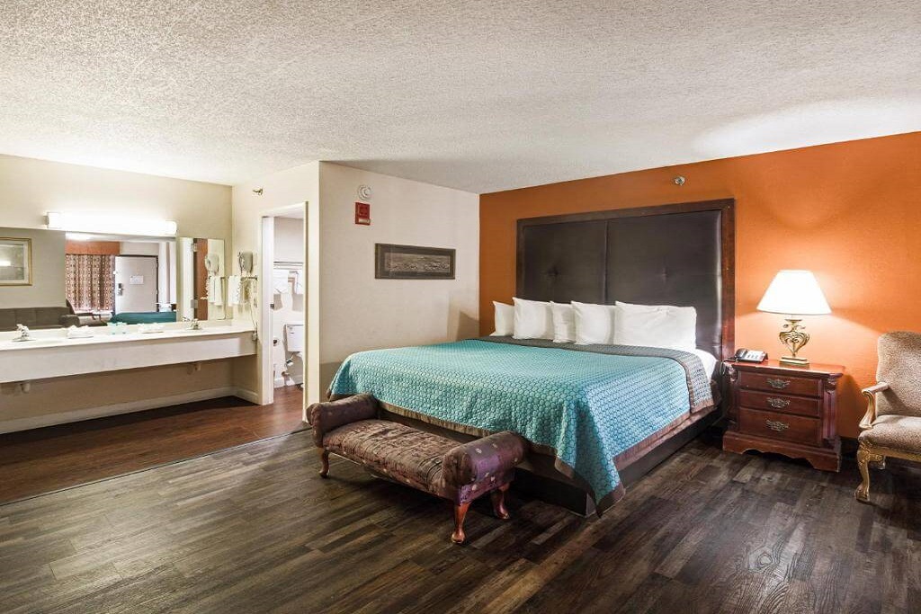 Mountain Vista Inn & Suites - Single Bed Room-4