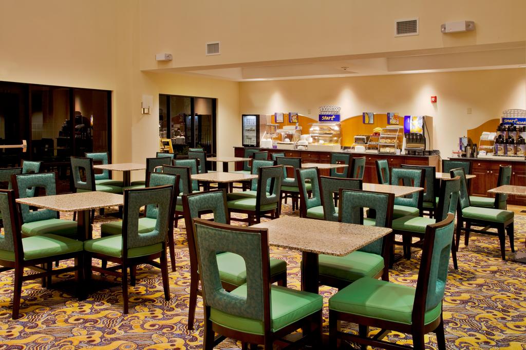 Holiday Inn Express Orlando-Ocoee East - Breakfast Area
