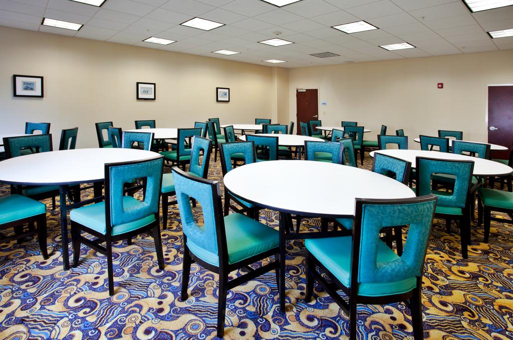 Holiday Inn Express Orlando-Ocoee East - Dining Area