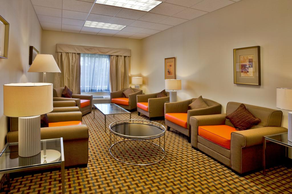 Holiday Inn Express Orlando-Ocoee East - Seating Area