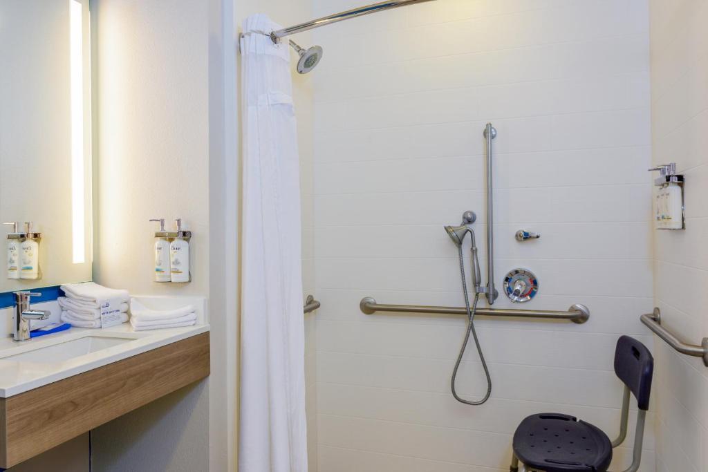 Holiday Inn Express Orlando-Ocoee East - In-room-safe-desk-freeWiFi