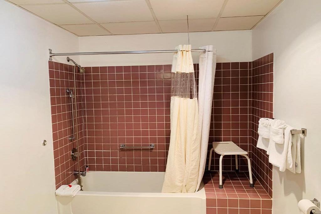 Olde Amish Inn Ronks - Room Bathroom-2