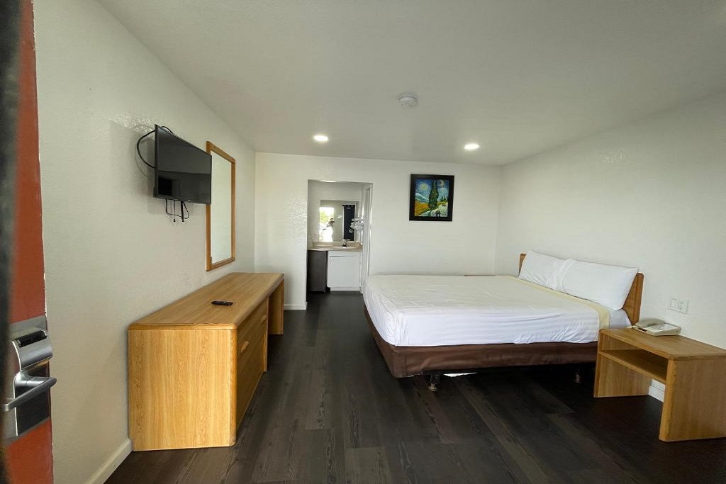 Palms Inn & Suites - Single Bedroom-1