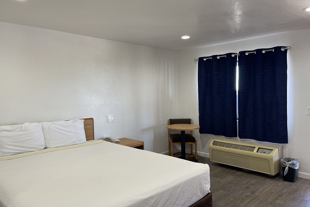 Palms Inn & Suites - Single Bedroom-3