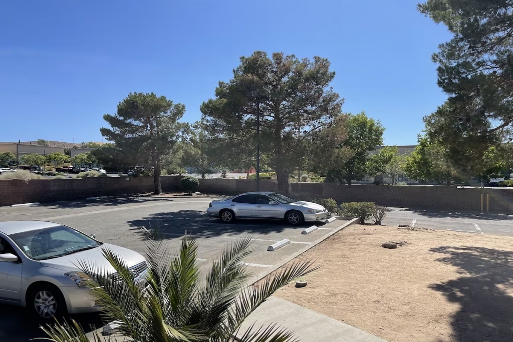 Palms Inn & Suites - Exterior