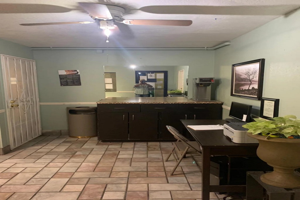 Palms Inn & Suites - Interior