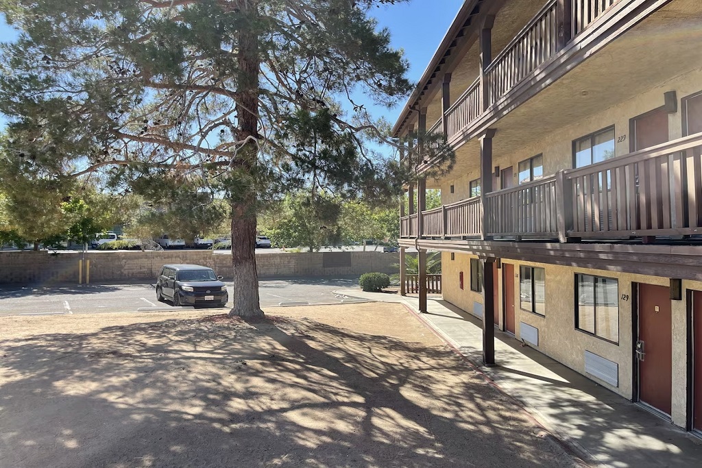 Palms Inn & Suites - Exterior