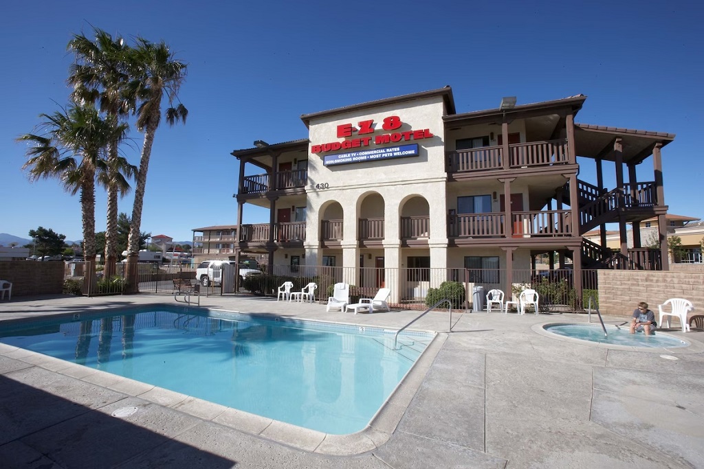 Palms Inn & Suites - Outdoor-pool