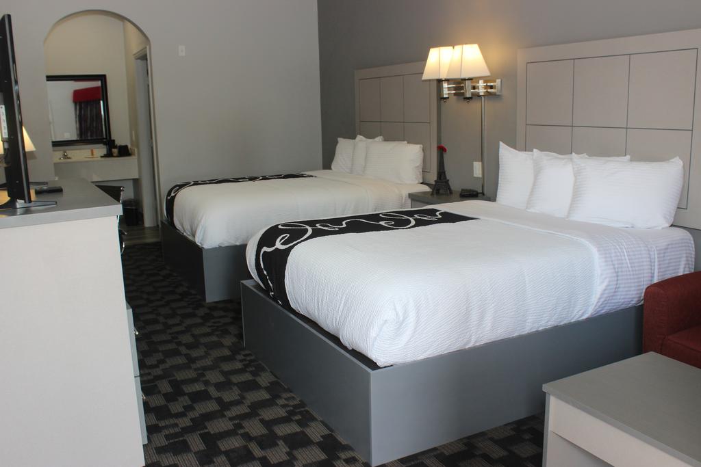 Paris Inn and Suites - Double Beds-1