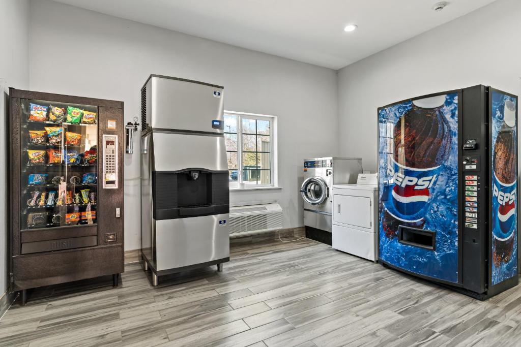 Paris Inn and Suites - Vending Machine