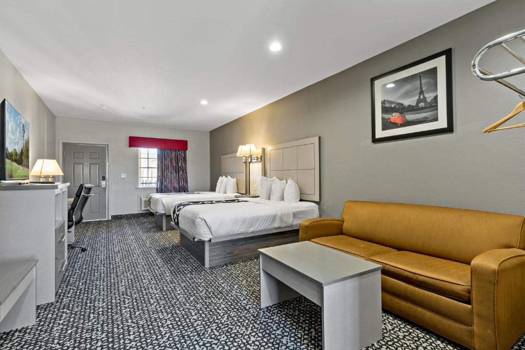 Paris Inn and Suites - Deluxe Suite