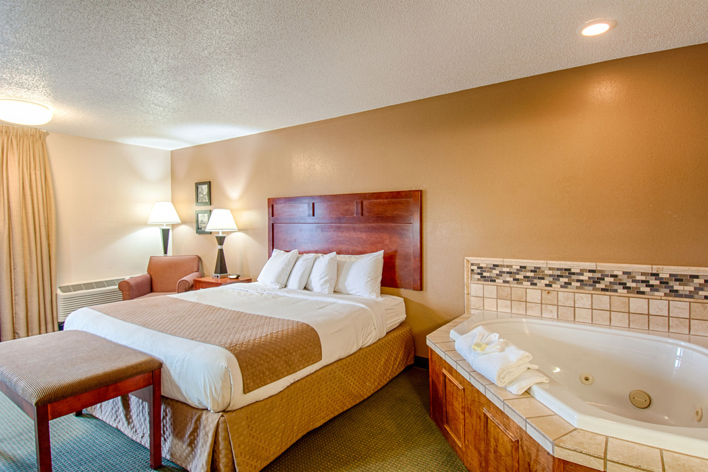 Park Tower Inn Pigeon Forge - Single Bedroom with Tub