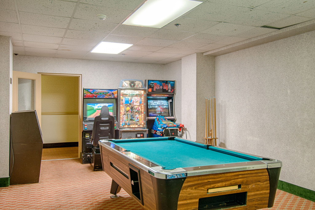 Park Tower Inn Pigeon Forge - Game Room