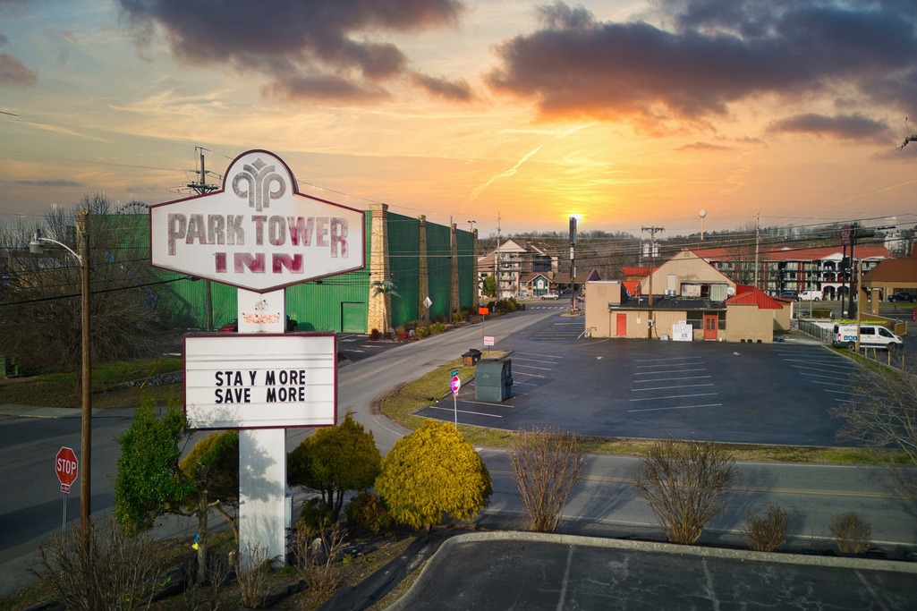 Park Tower Inn Pigeon Forge - Exterior-1