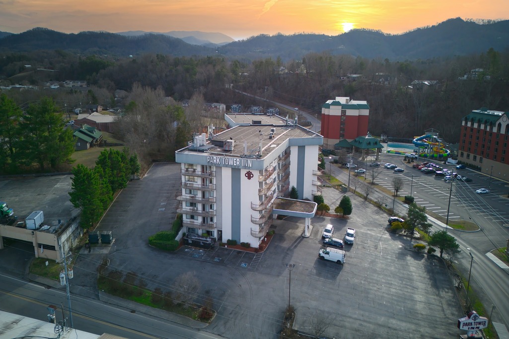 Park Tower Inn Pigeon Forge - Aerial View-4