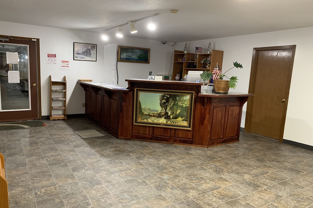 Pine River Inn - Lobby Area