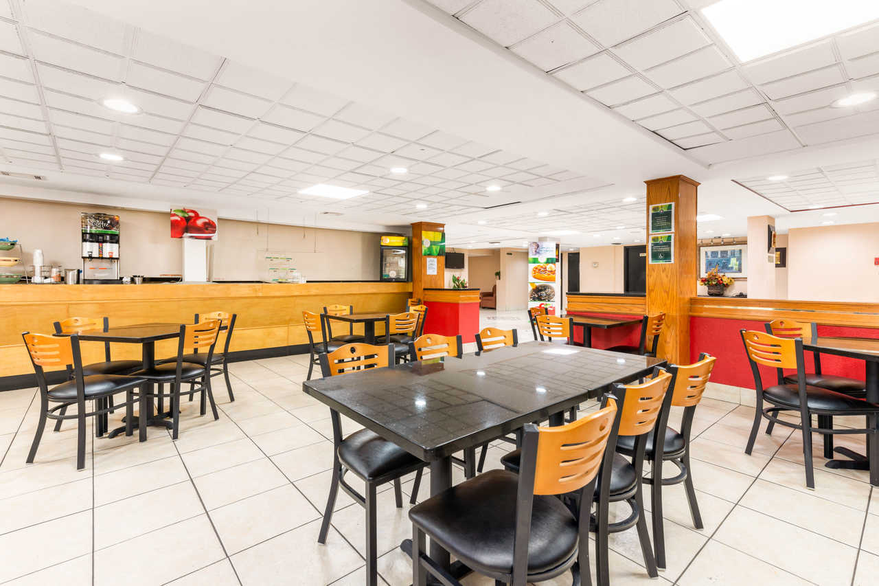 Quality Inn Orlando Airport - Breakfast Area-2