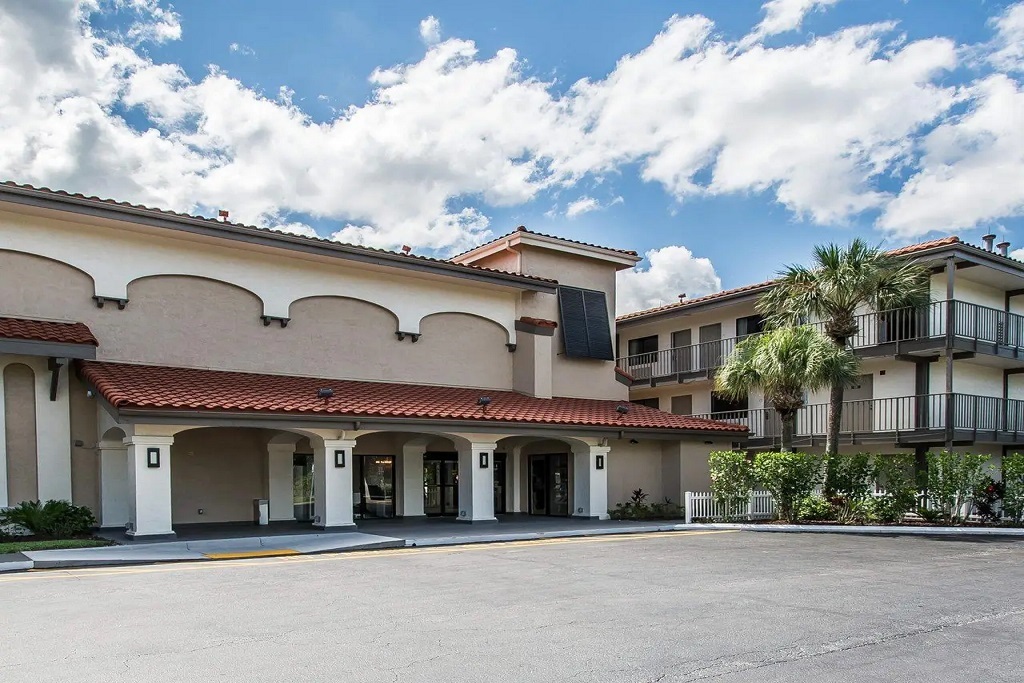 Quality Inn & Suites By The Parks - Exterior-1
