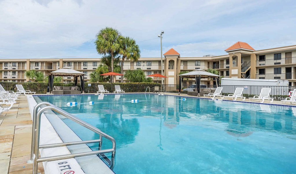 Quality Inn & Suites Kissimmee by The Lake - Pool-2