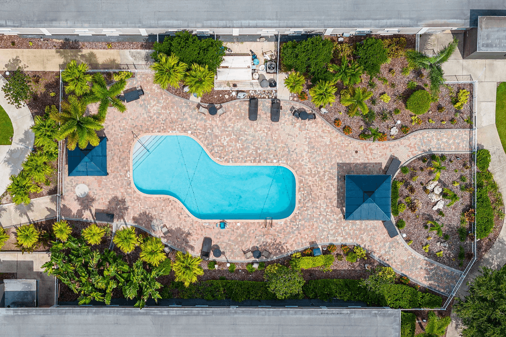 Quality Inn & Suites Near Fairgrounds Ybor City - Aerial Outdoor Pool