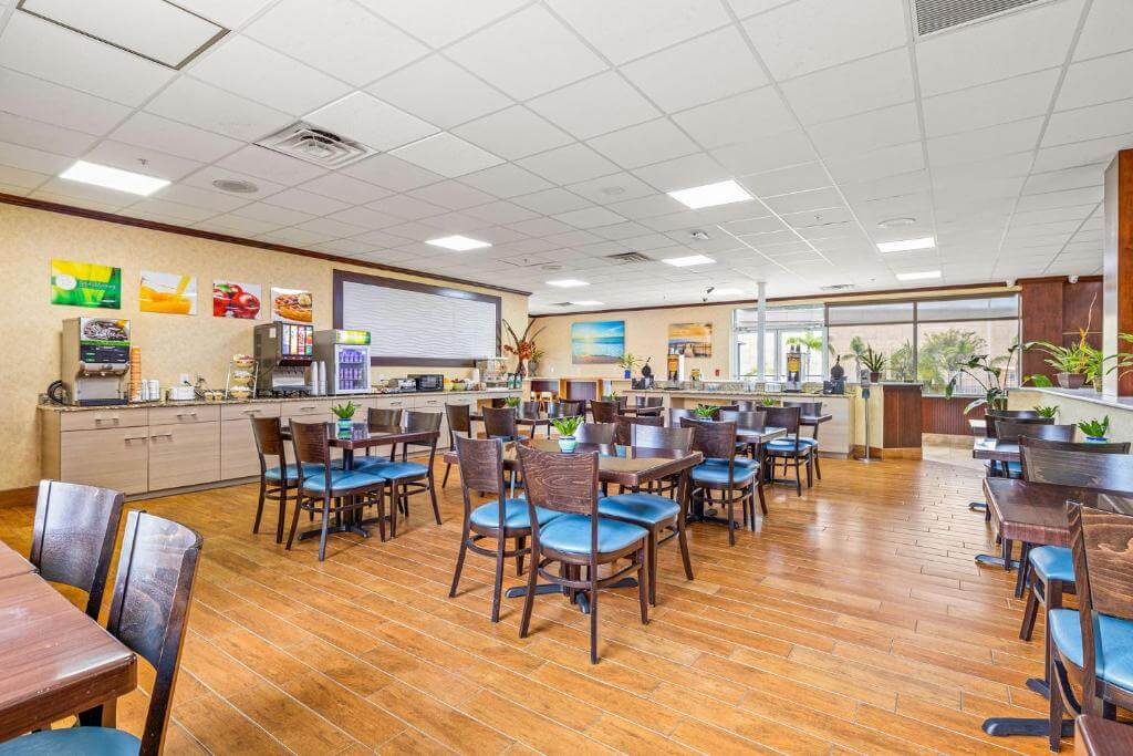 Quality Inn & Suites Near Fairgrounds Ybor City - Breakfast Area-3