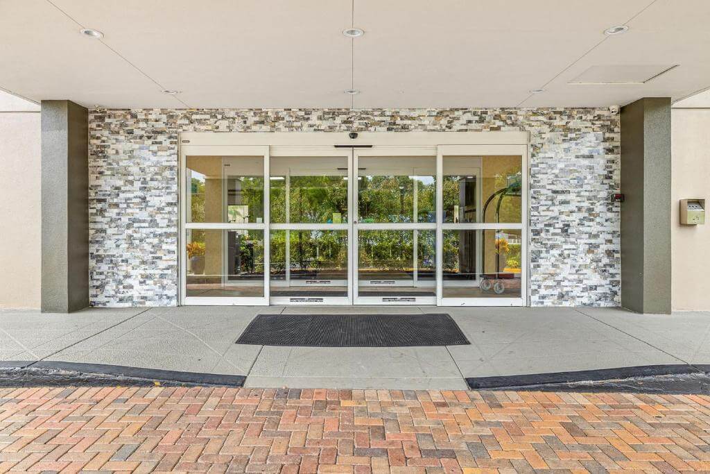 Quality Inn & Suites Near Fairgrounds Ybor City - Entrance