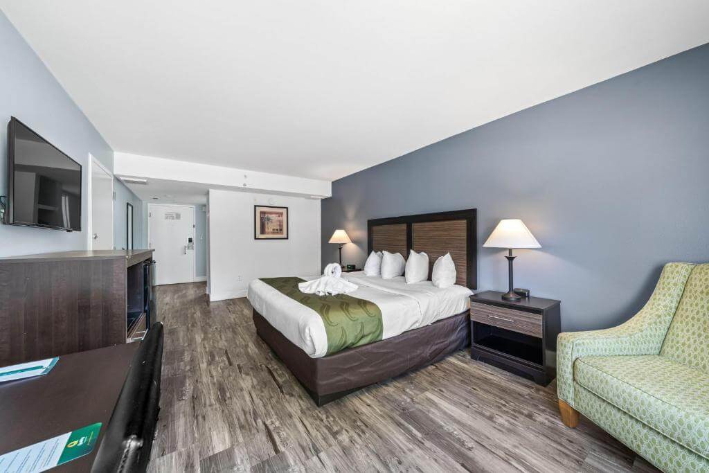 Quality Inn & Suites Near Fairgrounds Ybor City - Single Bedroom-4