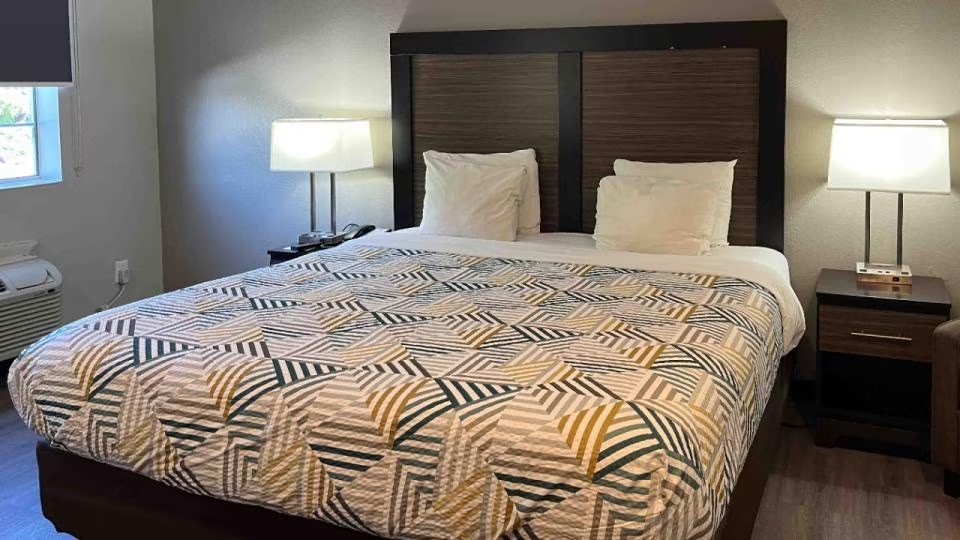 Studio 6 Suites Tucson, AZ - Single Bed