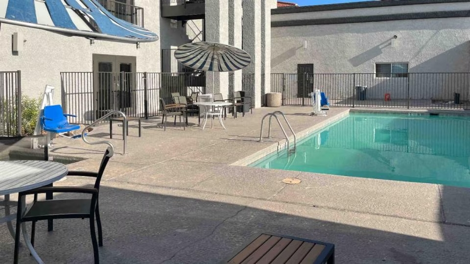 Studio 6 Suites Tucson, AZ - Outdoor Pool
