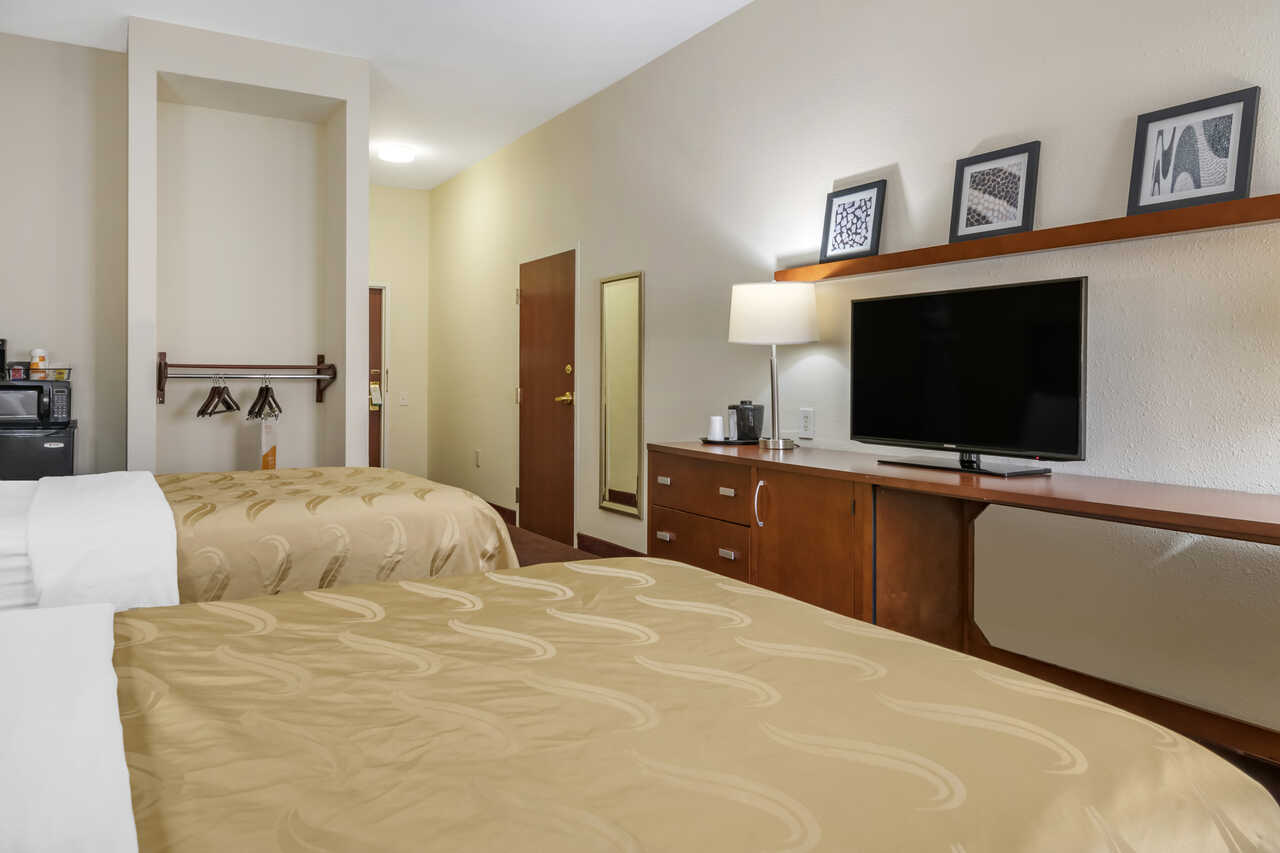 Quality Inn Zephyrhills - Double Beds Room-3