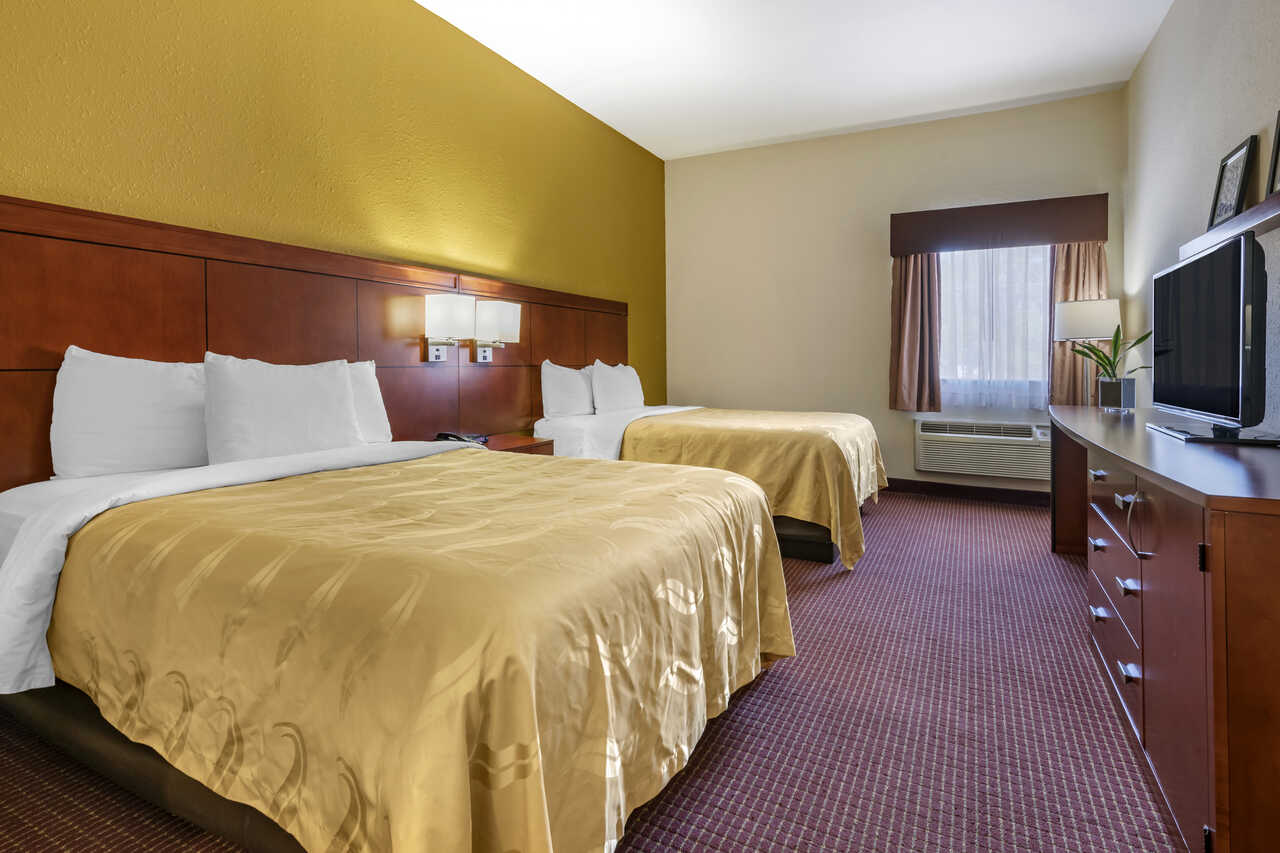 Quality Inn Zephyrhills - Double Beds Room-4