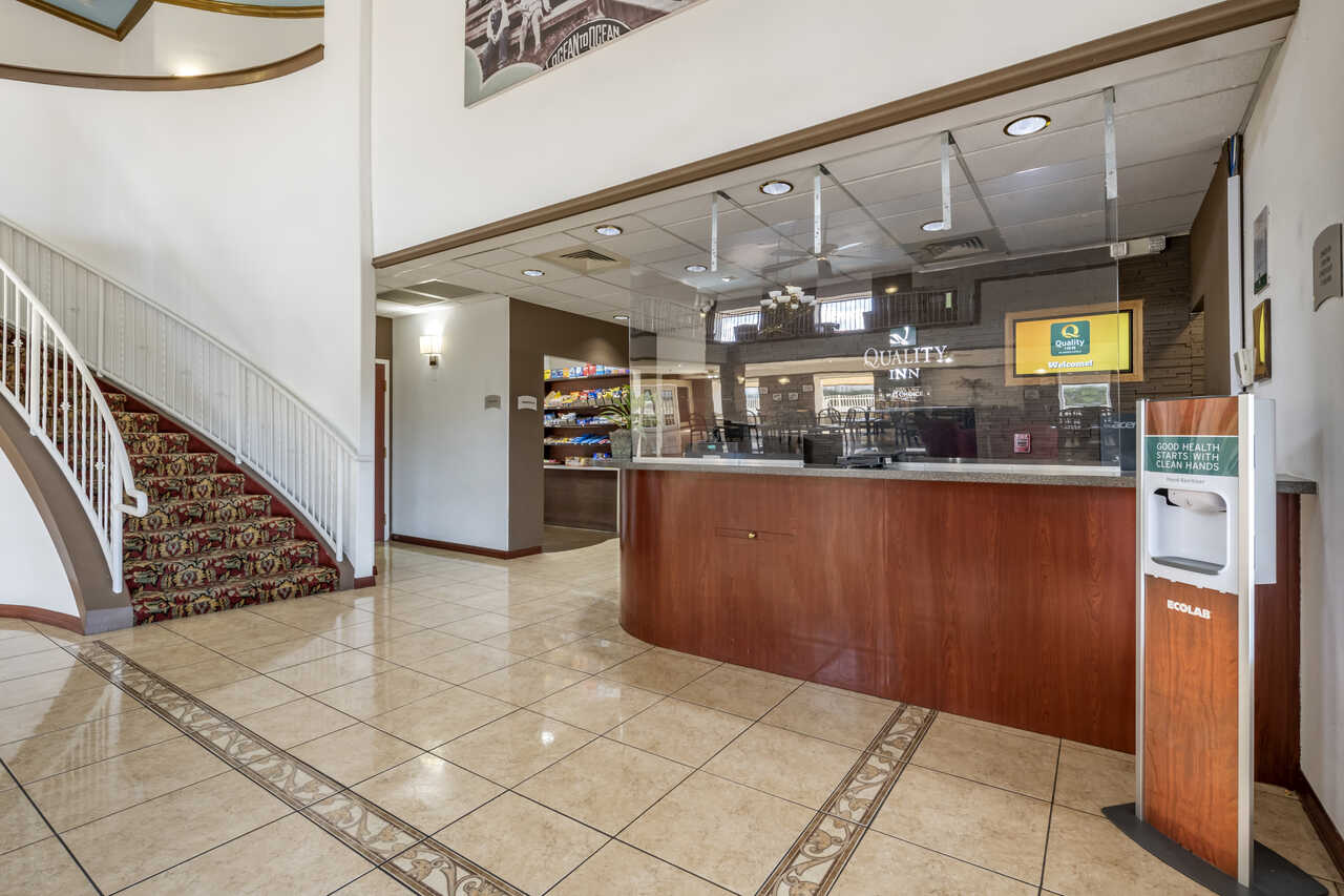 Quality Inn Zephyrhills - Lobby Area-1