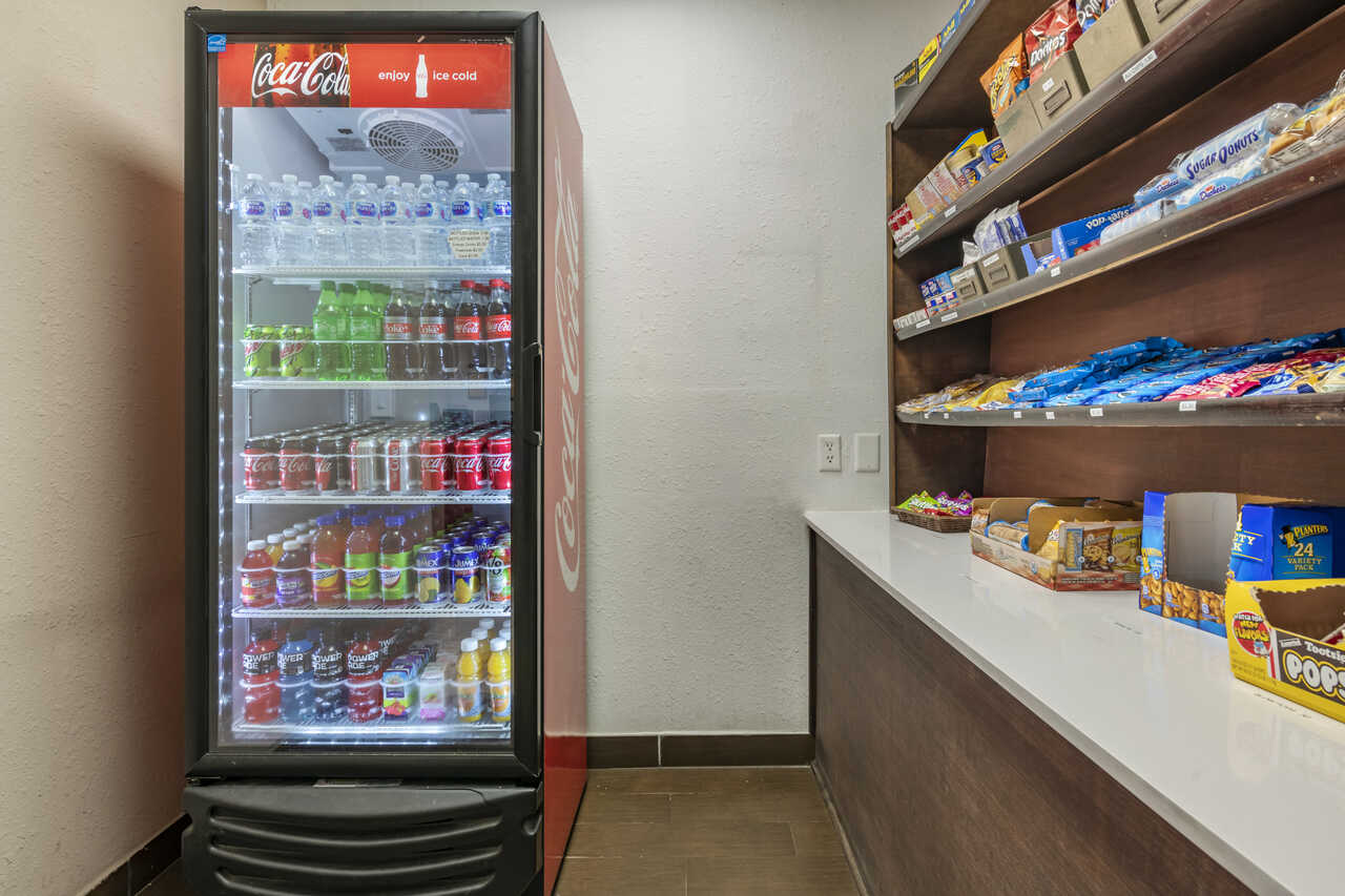 Quality Inn Zephyrhills - Vending Area