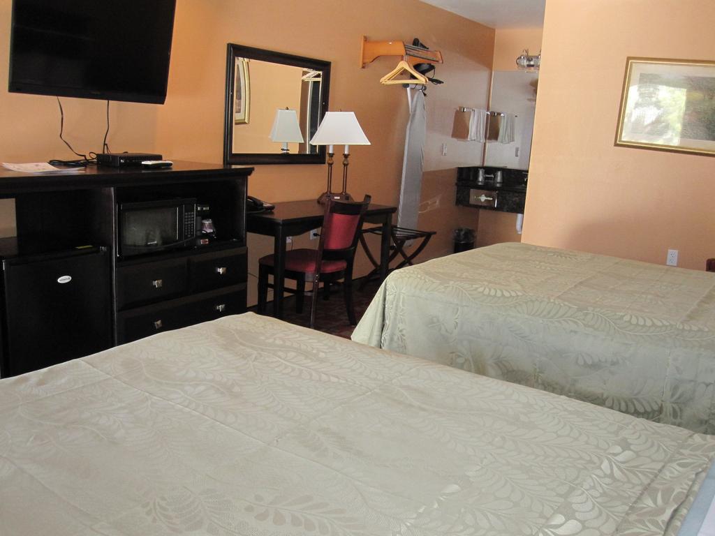 Rancho California Inn - Double Beds Room-1
