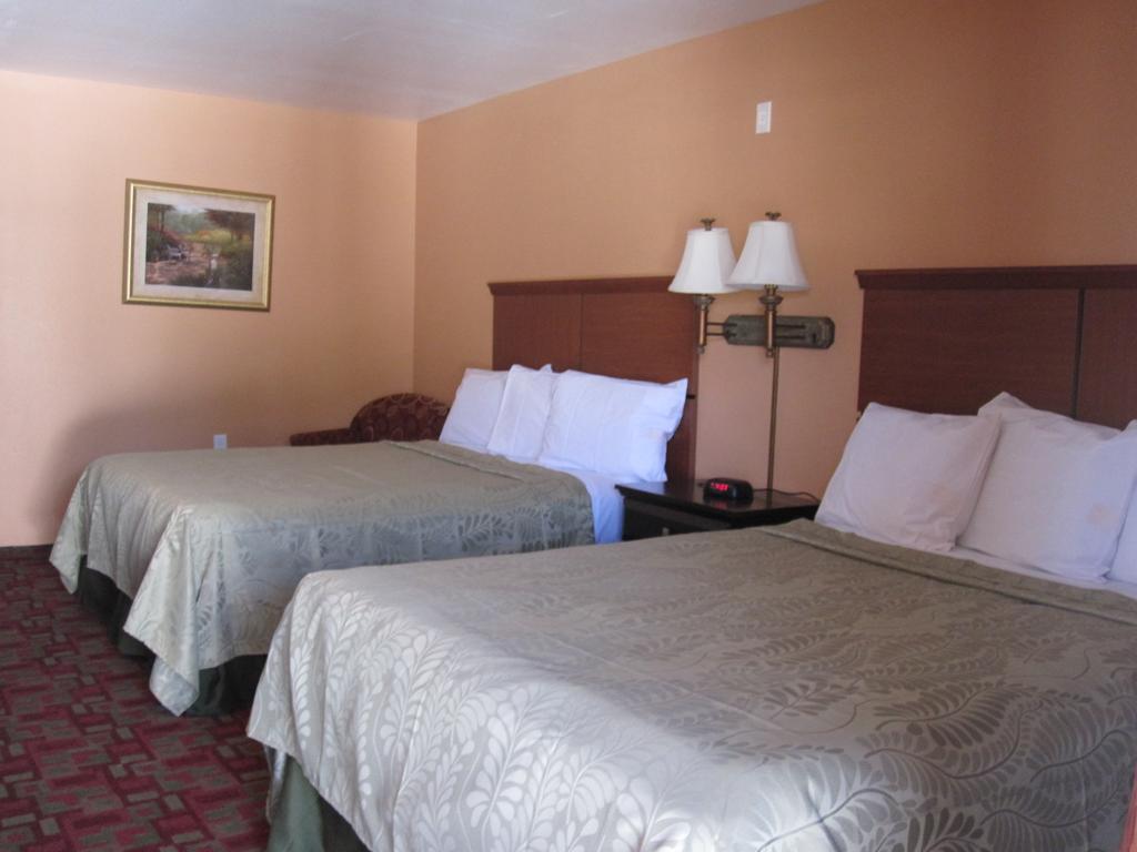 Rancho California Inn - Double Beds Room-2